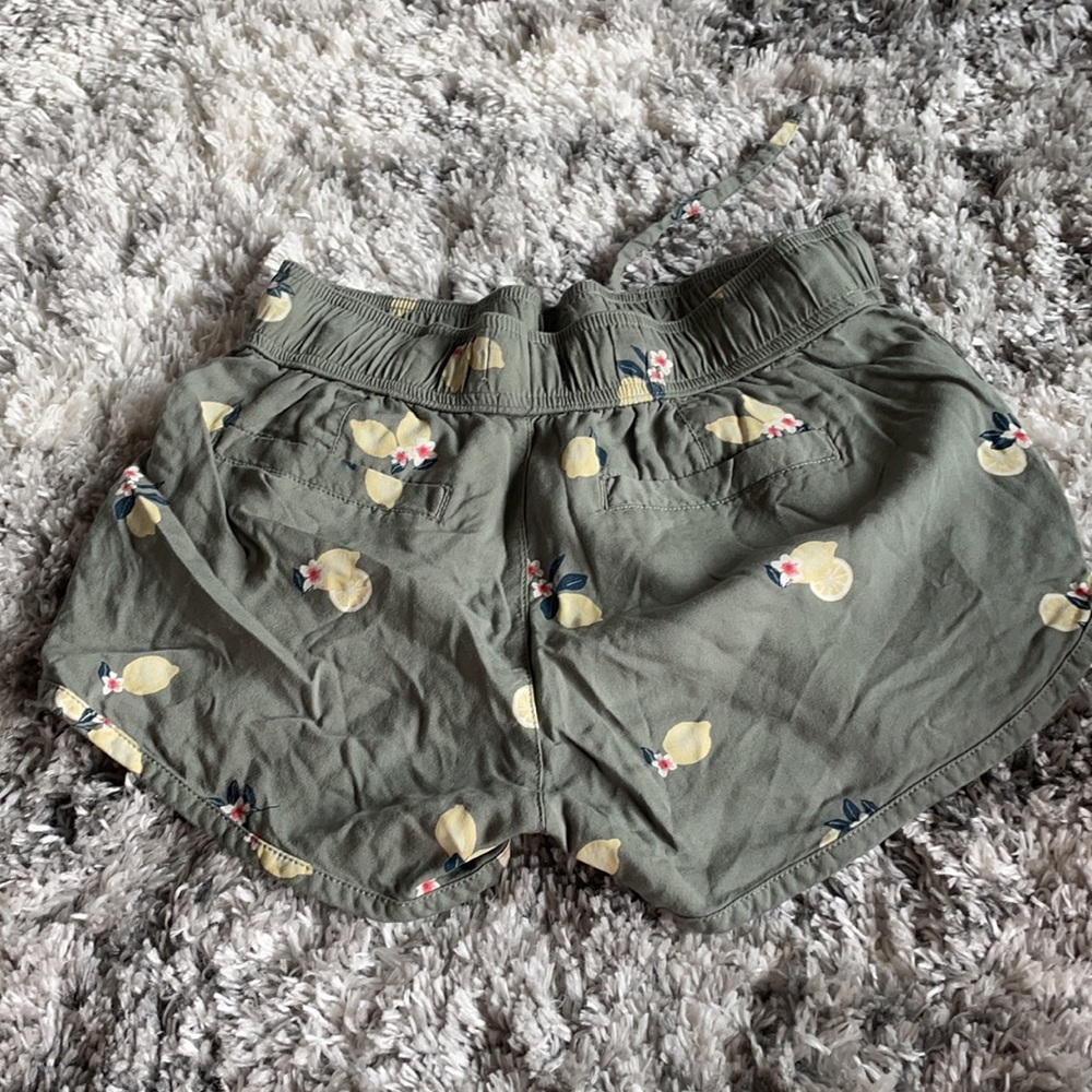 Shorts - Picture 2 of 4